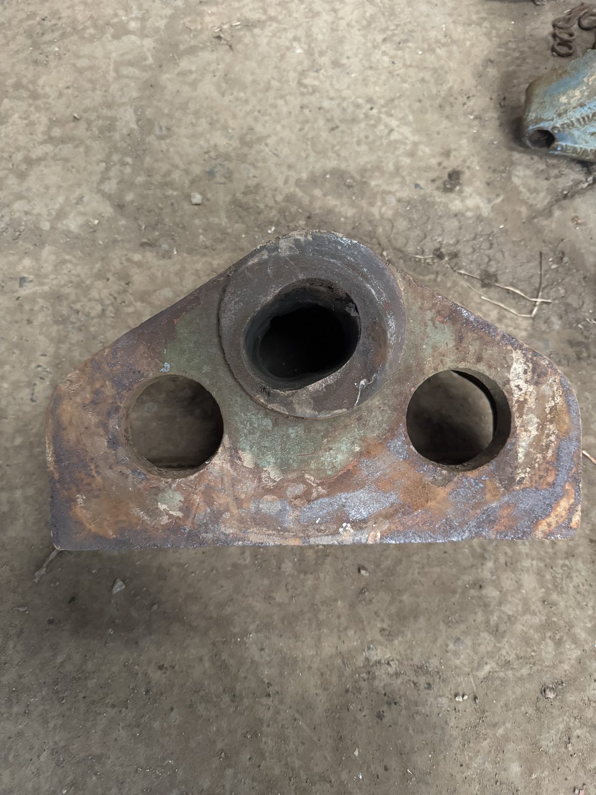 Old bearing housing: wear evident